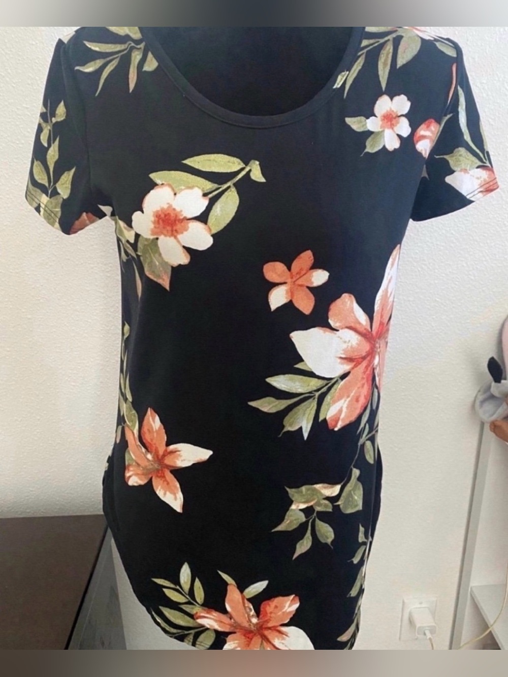 Floral Short Sleeve Black Women's Top - Coral & Green Print (Size L)